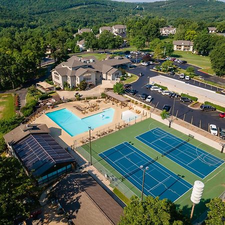Elegant Lakeside Retreat In Branson Eksteriør bilde