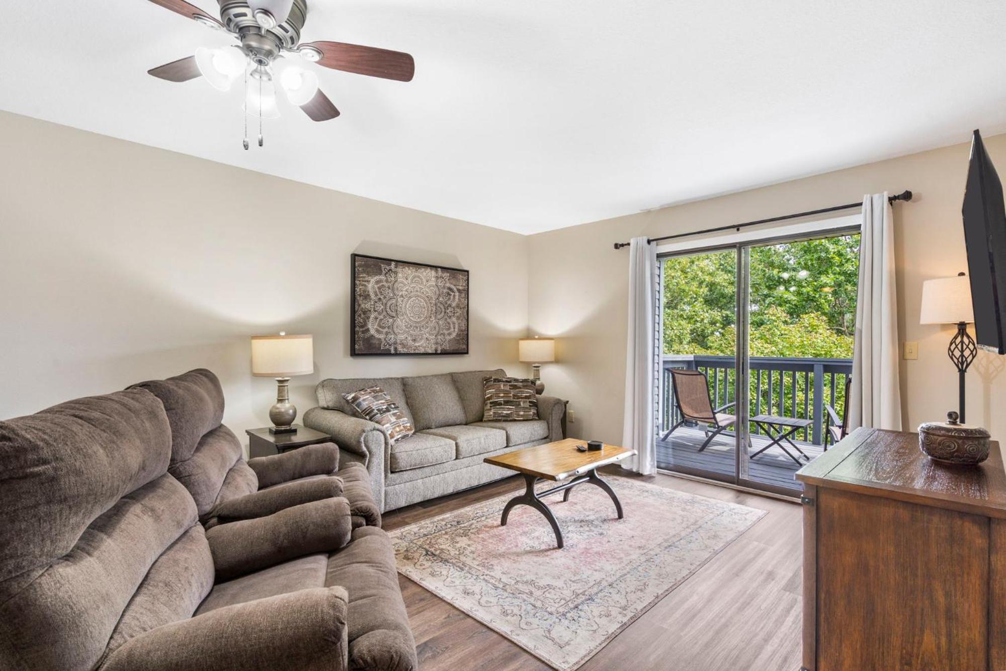 Elegant Lakeside Retreat In Branson Eksteriør bilde